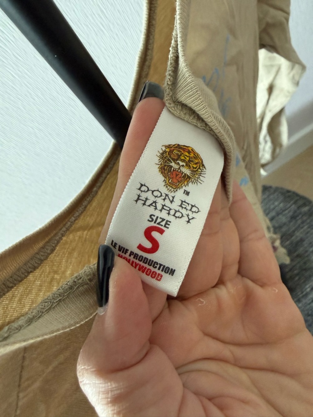 Ed Hardy Beige Tee with Blue and Multicolor Tiger Label - Picture 3 of 3